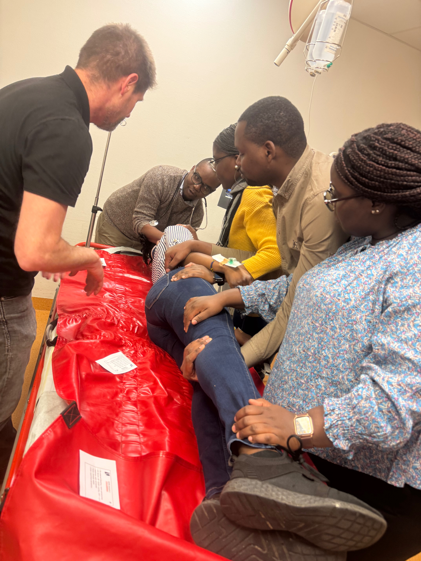 Hands-on emergency medicine training with African and German clinicians